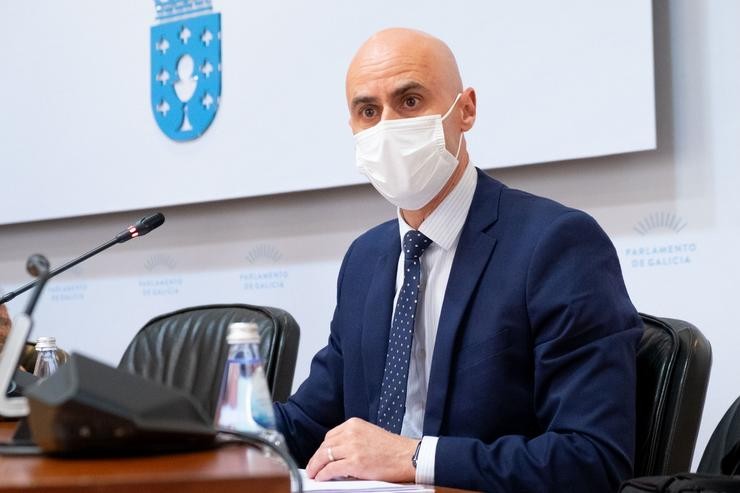 O xerente do Sergas. José Flores, na comisión de Sanidade.. XOÁN CRESPO / Europa Press