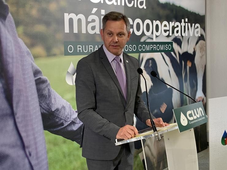 O delegado do Goberno en Galicia, José Miñones, na súa visita á factoría de Clesa en Caldas de Rei (Pontevedra).. DELEGACIÓN DO GOBERNO 