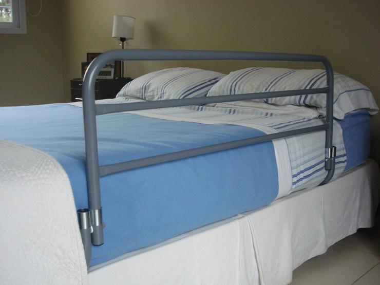 Unha varanda de protección para unha cama / exopedia.com