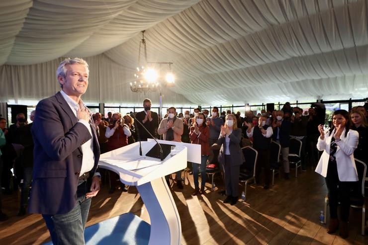 O presidente do PP provincial de Pontevedra, Alfonso Rueda, preside a Xunta Directiva do Partido Popular de Pontevedra, a 22 de abril de 2022, en Pontevedra, Galicia (España). O líder do PP provincial de Pontevedra, convocou a Xunta Directiva p. Beatriz Ciscar - Europa Press 