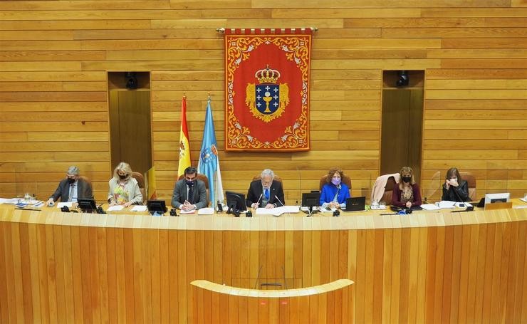 Mesa do Parlamento de Galicia, presidida por Miguel Santalices.. PARLAMENTO DE GALICIA / Europa Press