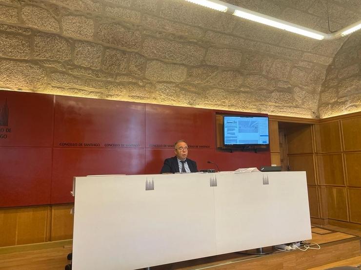 O alcalde de Santiago, Xosé Sánchez Bugallo, en rolda de prensa 