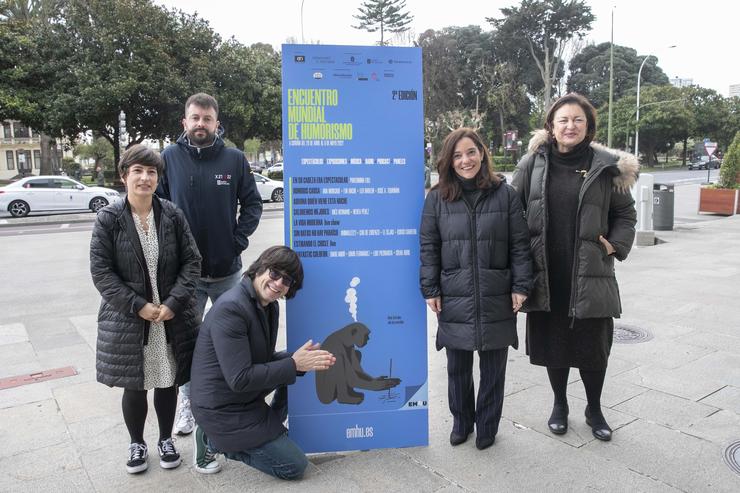 O director artístico do EMHU, Luís Piedrahita, presentou o contido do festival este luns na sede de Afundación, acompañado pola alcaldesa da Coruña, Inés Rei. ANDY PEREZ / Europa Press