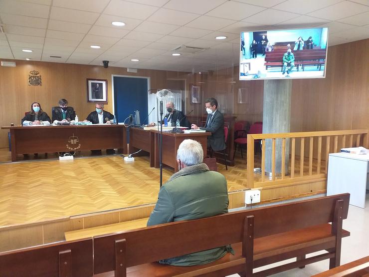 Xuízo contra un acusado de tentativa de asasinato tras golpear na cabeza cunha aixada e unha pedra a unha veciña de Redondela (Pontevedra) / Arquivo