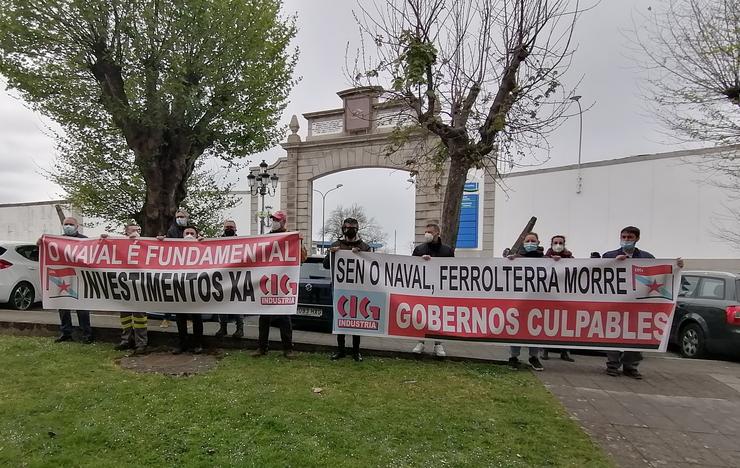 Concentración de sindicatos fronte a Navantia o día de corte de chapa das novas fragatas, con presenza do presidente do Goberno, Pedro Sánchez