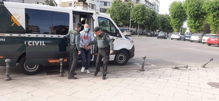 Un acusado en Lugo de pederastia chega á sede xudicial. / Europa Press