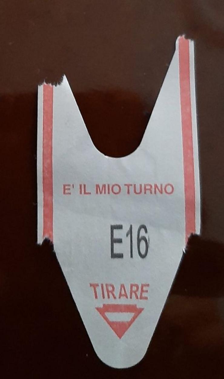 O ticket en italiano recollido no hospital de Burela