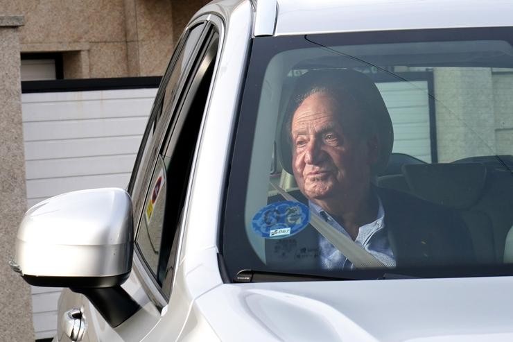 O Rei emérito Juan Carlos I á súa chegada á vivenda do seu amigo, Pedro Campos, a 19 de maio de 2022, en Sanxenxo.. Álvaro Ballesteros - Europa Press / Europa Press