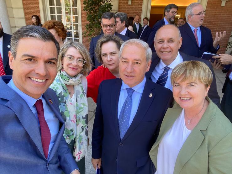 O presidente da Deputación de Lugo, José Tomé Roca, xunto ao presidente do Goberno español, Pedro Sánchez / DEPUTACIÓN DE LUGO.