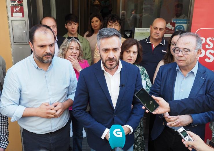 O portevoz da Executiva Federal do PSOE, Felipe Sicilia, nun acto sobre a 'Lei Zerolo' en Santiago de Compostela.. PSDEG 