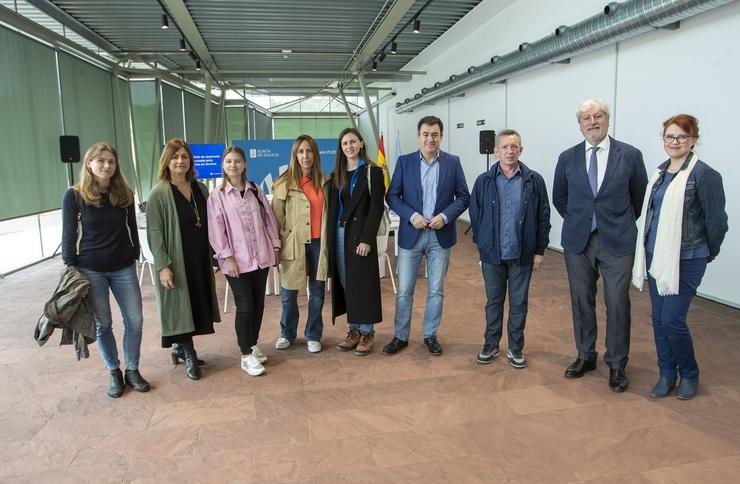 O conselleiro de Cultura, Educación, FP e Universidades, Román Rodríguez,  recibe a un grupo de auxiliares de conversación ucraínos.. XUNTA-CONCHI PAZ 