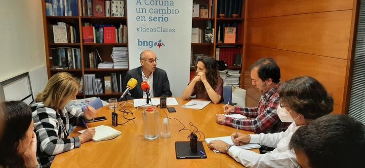 Rolda de prensa dos concelleiros do BNG na Coruña Francisco Jorquera e Avia Veira 