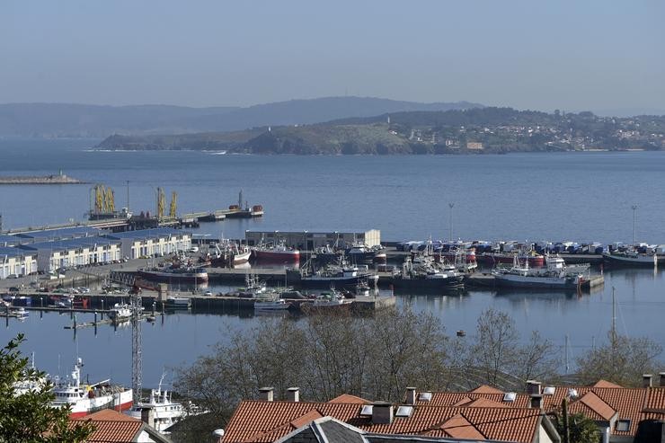 Barcos pesqueiros amarrados no porto, pola subida de prezo do gasoil, a pesar de desconvocar o paro, 24 de marzo de 2022, na Coruña / M. Dylan