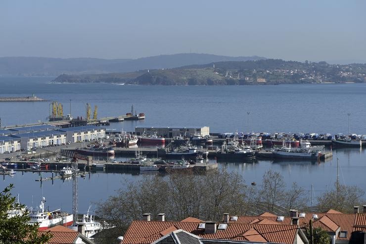 Barcos pesqueiros amarrados no porto, pola subida de prezo do gasoil, a pesar de desconvocar o paro, 24 de marzo de 2022, na Coruña 