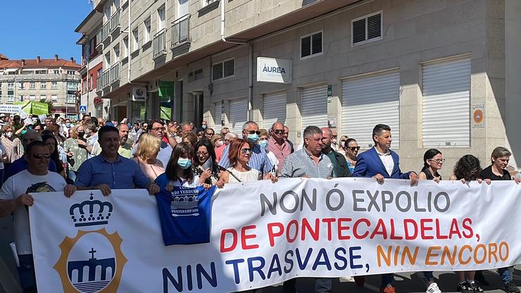 Veciños de Ponte Caldelas maniféstanse contra o encoro no río Oitavén e o transvasamento do Verdugo 