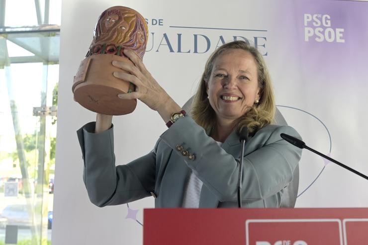 A vicepresidenta primeira do Goberno e ministra de Asuntos Económicos, Nadia Calviño, recibiu o premio de Igualdade Maruja Vázquez Suárez. M. Dylan - Europa Press / Europa Press