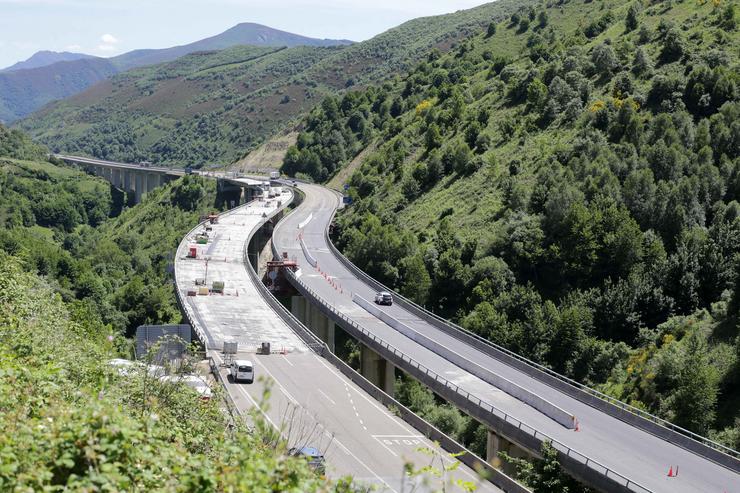 Vista xeral da ponte do que se desprendeu unha parte en Vega de Varcarce 