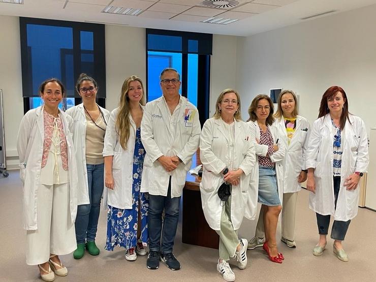 Profesionais do hospital vigués Álvaro Cunqueiro, que publicaron o primeiro estudo en Occidente sobre o uso de fluorescencia no cancro gástrico.. SERGAS / Europa Press