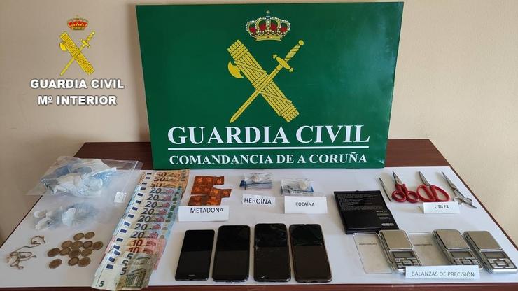 Efectos intervidos pola Garda Civil a dous veciños de Boiro (A Coruña) detidos por tráfico de drogas.. GARDA CIVIL / Europa Press