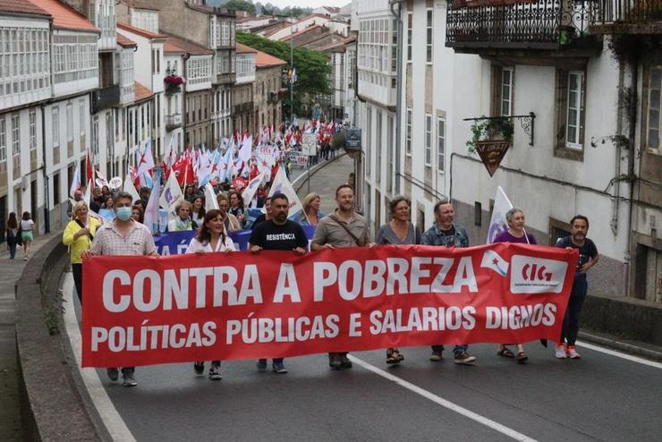 Delegados da CIG maniféstanse en Santiago para reclamar medidas ante a inflación e un aumento de salarios. CIG / Europa Press