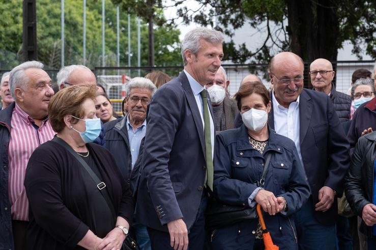 Ou titular do Goberno galego, Alfonso Rueda, acompañado dá conselleira de Política Social e Xuventude, Fabiola García, visita a nova residencia e centro de día de Carballedo (Lugo).. DAVID CABEZÓN @ XUNTA DE GALICIA / Europa Press