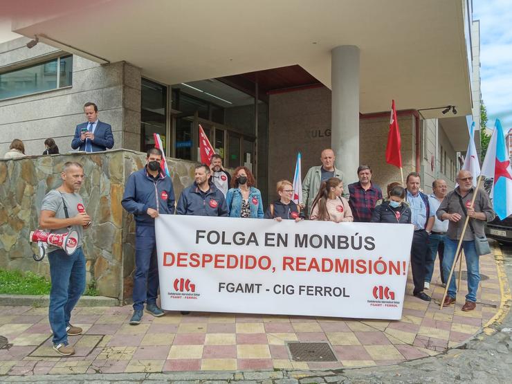 Concentración da CIG polo despedimento dun traballador de Monbus / CIG.