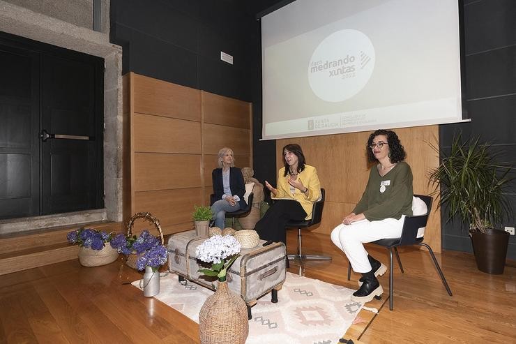 A conselleira de Promoción do Emprego e Igualdade, María Jesús Lorenzana, inaugura  o V Foro 'Medrando Xuntas'. MONCHO FONTES