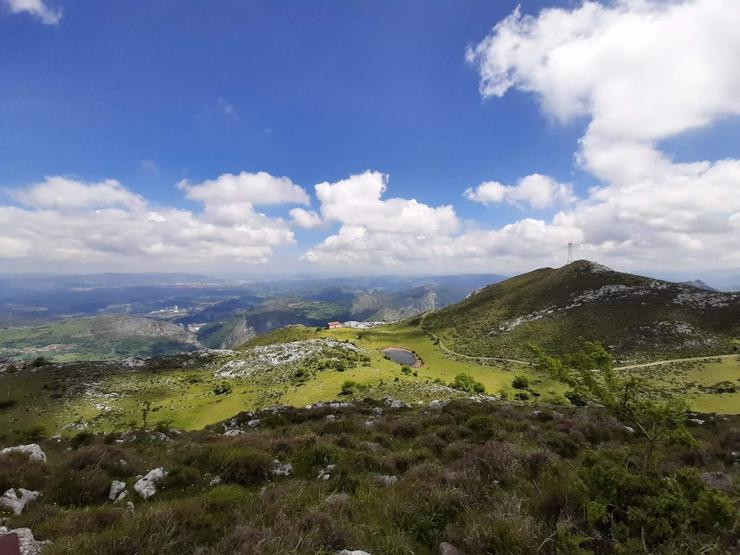 Arquivo - Sol e nubes en Asturias.. EUROPA PRESS - Arquivo 