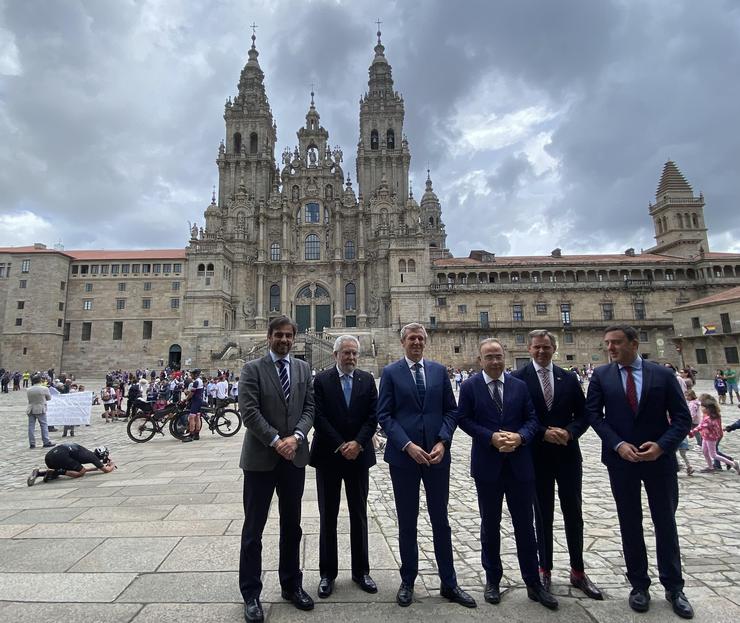 Autoridades civís e militares celebran o 20 aniversario de Santiago de Compostela como capital de Galicia. / Europa Press