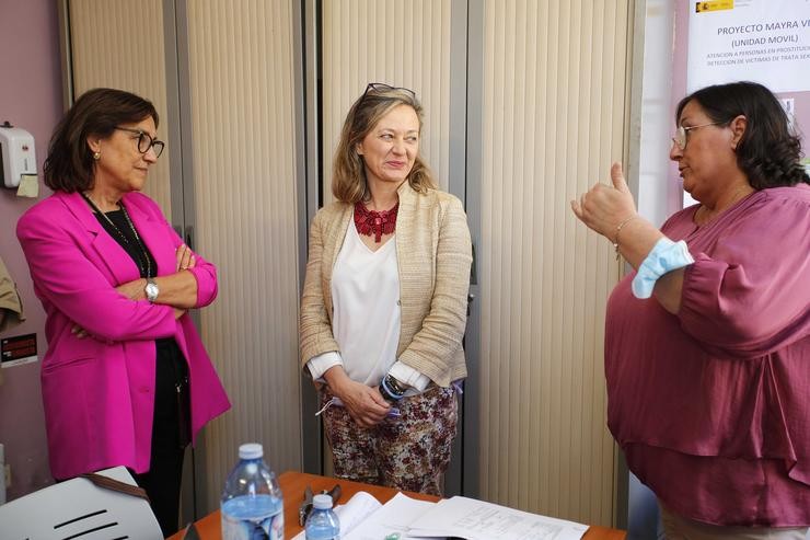 A subdelegada do Goberno, Maica Larriba (esqueda) e a delegada do Goberno contra a Violencia de Xénero, Victoria Rosell (centro) / Javier Vázquez - Europa Press.