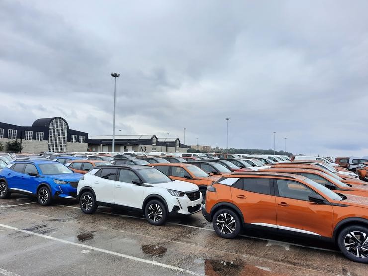 Coches fabricados en Stellantis Vigo listos para a súa exportación.. PEDRO DAVILA-EUROPA PRESS 