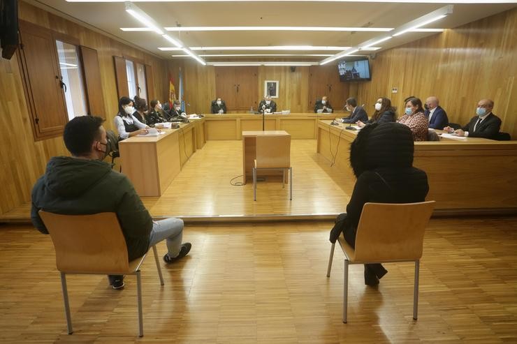 G.P.S (e) e J.M.P.N (d) declaran como acusados o marco da "Operación Carioca", na sección segunda da Audiencia de Lugo, a 30 de novembro de 2021, en Lugo / Carlos Castro - Europa Press - Arquivo / Europa Press