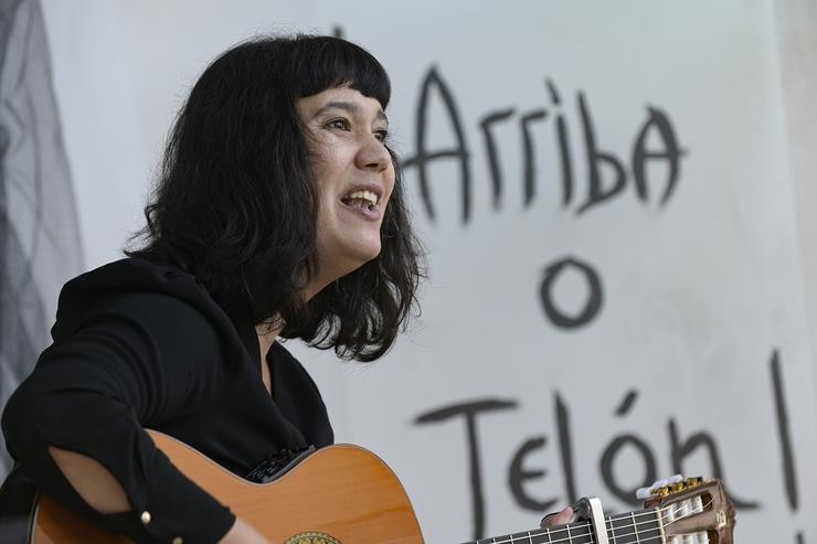 Arquivo - A cantautora Silvia Penide, durante un concerto. M. Dylan - Europa Press - Arquivo 