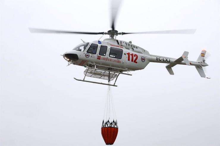 Helicóptero cun helibalde. Europa Press