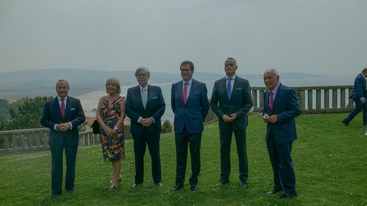 O presidente da CEOE, Antonio Garamendi, co presidente da CEG, Juan Manuel Vieites, e representantes da patronal galega / GUSTAVO DE LA PAZ - EUROPA PRESS.
