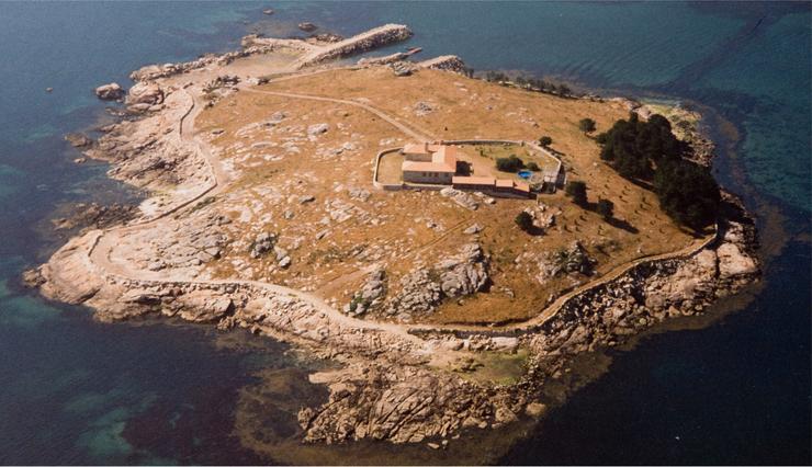 Illa da Creba nos anos 80 (imaxe previa a reforestación)
