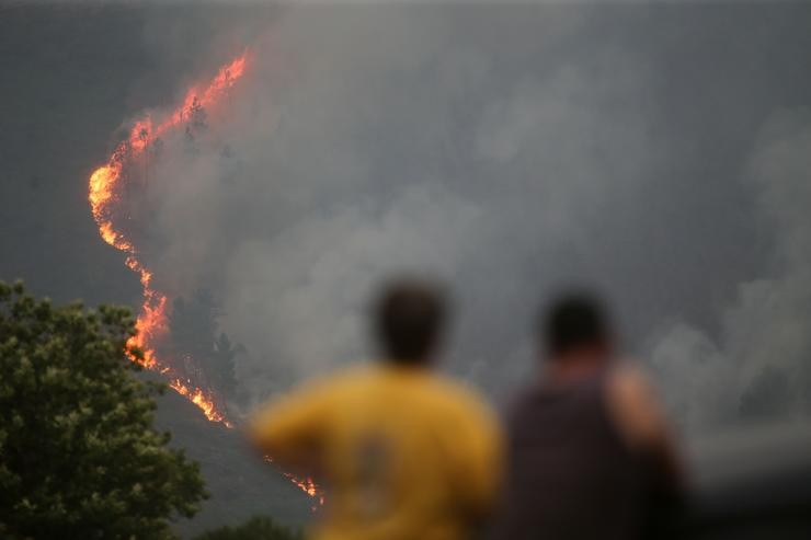 Incendio forestal en Quiroga (Lugo) / Carlos Castro - Europa Press.