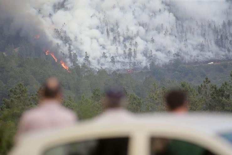 Labores de extinción do lume na Serra de Caurel, a 17 de xullo de 2022, na Pobra do Brollón, Lugo, Galicia, (España). Os incendios forestais de Folgoso do Courel son varios; dous na parroquia de Vilamor, un cunhas 500 hectáreas calcinadas e. Carlos Castro - Europa Press / Europa Press