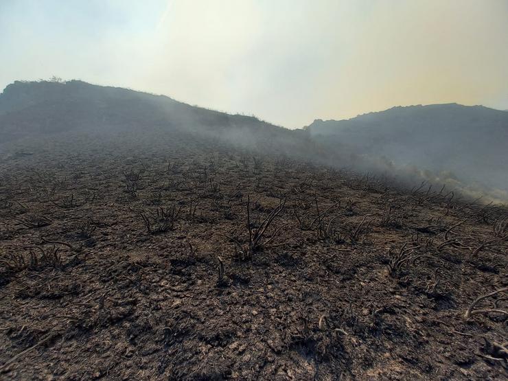 Así quedou a Lagoa e campa da Lucenza nos lumes de xullo do 2022 
