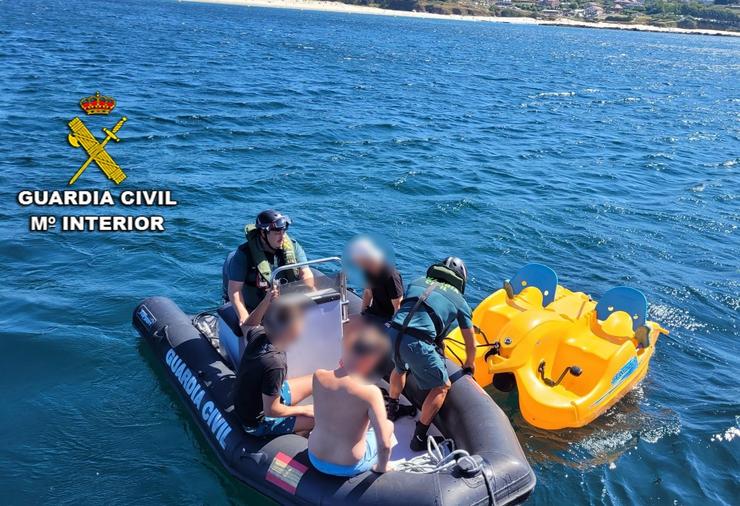 Rescatados o tres tripulantes dun hidropedal á deriva en Sanxenxo (Pontevedra). GARDA CIVIL / Europa Press