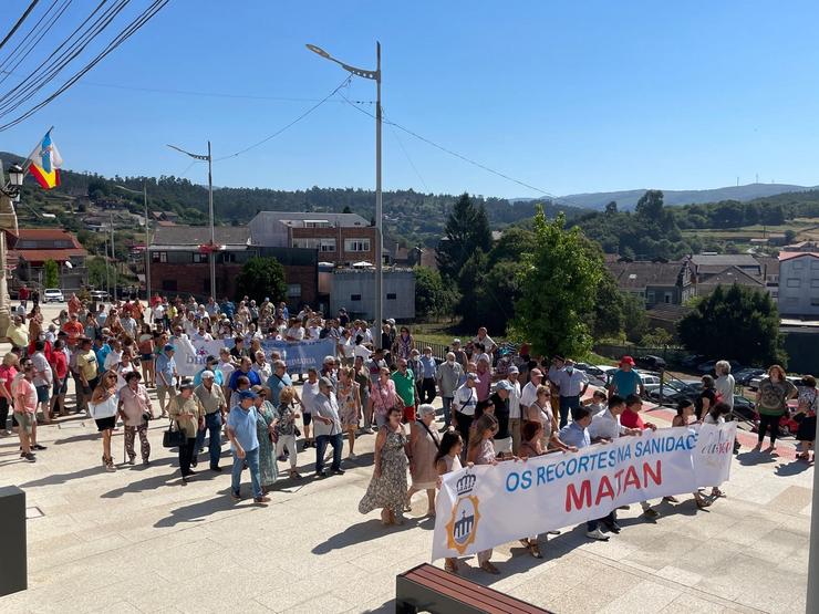 Máis dun milleiro de persoas maniféstanse en Ponte Caldelas por unha 'sanidade de calidade' no municipio. CONCELLO DE PONTE CALDELAS 