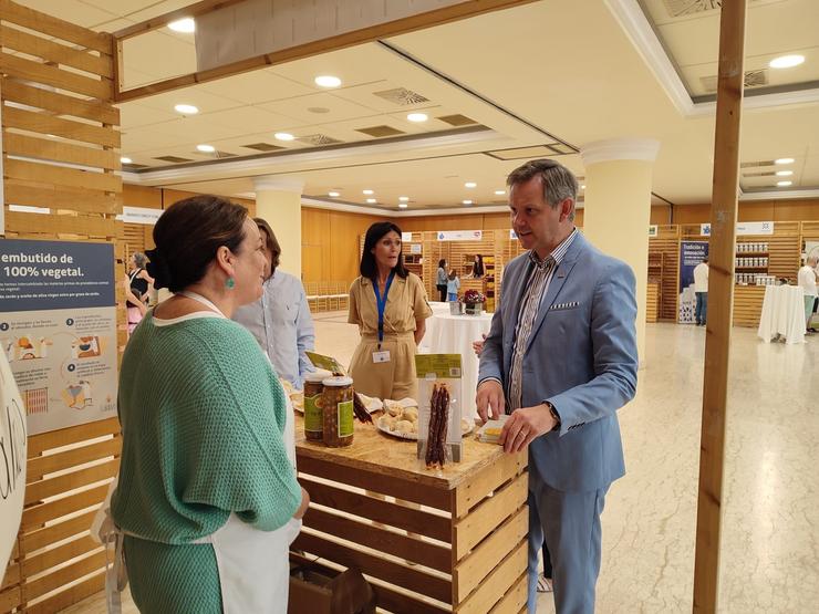 Arquivo - José Miñones visita en Santiago o I Feira Gastronómica de Galicia Sen Glute. DELEGACIÓN DO GOBERNO - Arquivo 