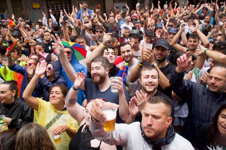 Asistentes gozan da Festa da auga, a 16 de agosto de 2022, en Vilagarcía de Arousa / Gustavo de la Paz