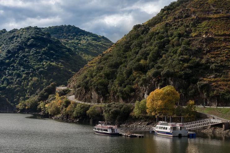 Rutas en catamarán pola Ribeira Sacra / Deputación de Lugo.