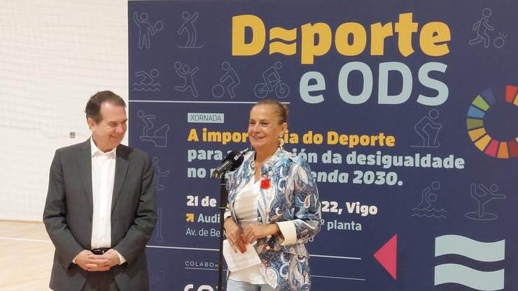 O alcalde de Vigo e presidente da FEMP, Abel Caballero, e a presidenta da Deputación de Pontevedra, Carmela Silva, na presentación da xornada sobre Deporte e ODS que se celebrará na cidade.. DEPUTACIÓN DE PONTEVEDRA / Europa Press