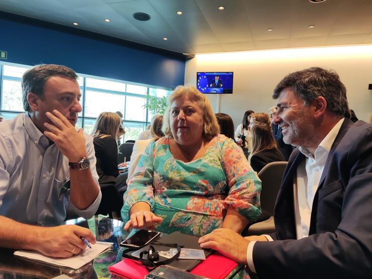 O secretario xeral do PSdeG , Valentín González Formoso, nunha reunión con Clara Aguilera, coordinadora de agricultura de todo o Grupo S&D, ao que está adscrito o PSOE. PSOE 