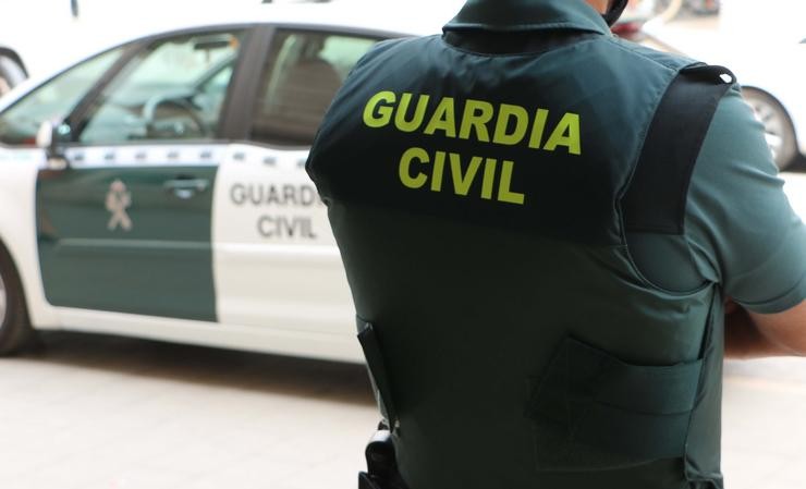 Arquivo - Un axente da Garda Civil (arquivo). GARDA CIVIL - Arquivo / Europa Press