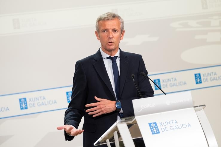 O presidente da Xunta, Alfonso Rueda, en rolda de prensa. DAVID CABEZÓN / XUNTA DE GALICIA