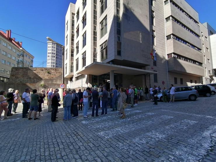Concentración ante os xulgados de Ferrol para apoiar ao sindicalista Rafael Pillado. 