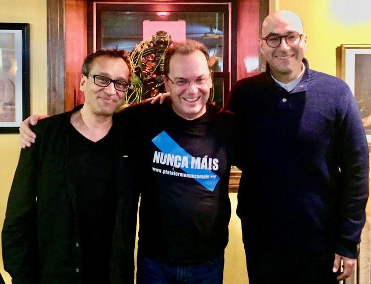 Cos escritores Ricardo Chávez Castañeda e Luis Hernán Castañeda en The Taste of India (Middlebury, Vermont)